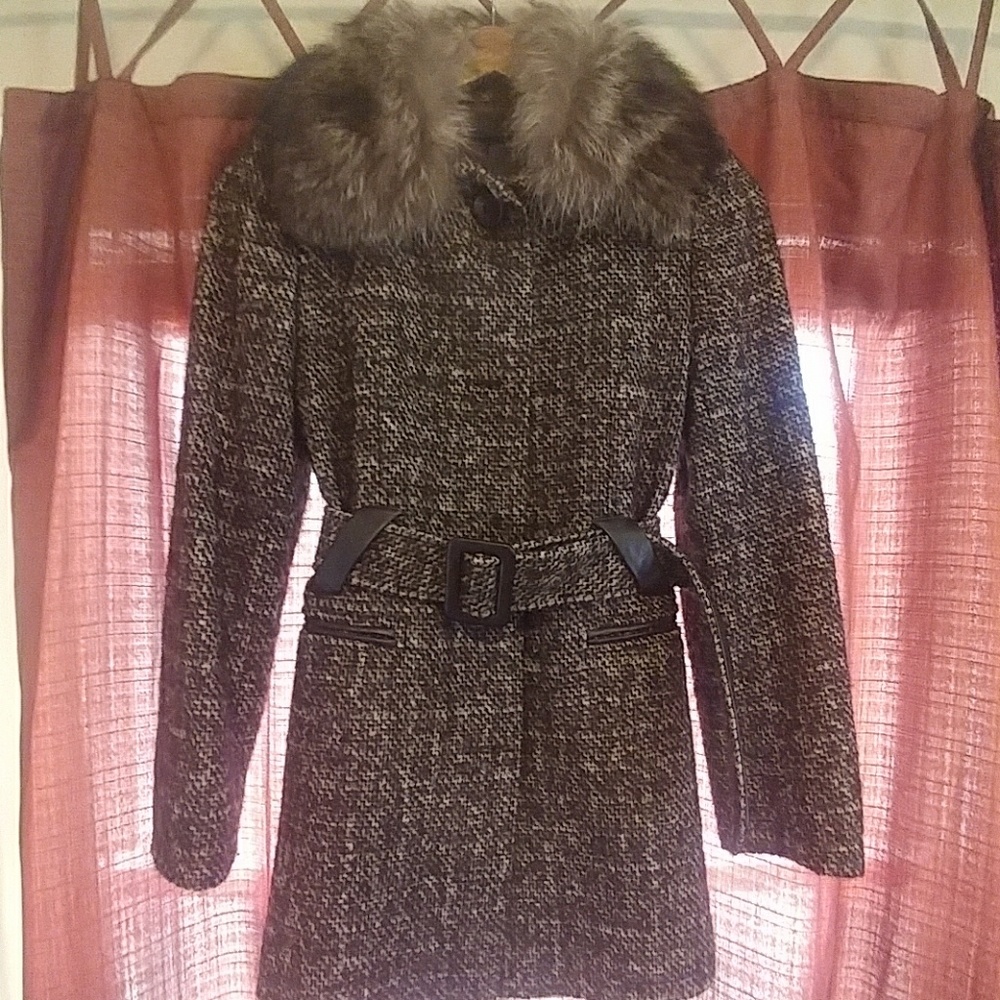 Gorgeous belted wool coat with fur collar